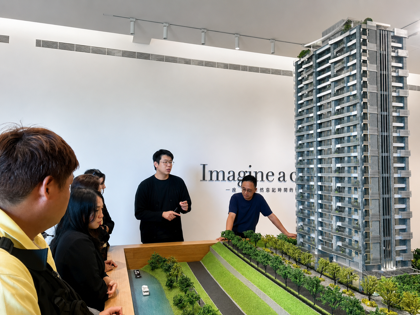 磬揚建設團隊參觀遠雄泱玥建築模型展示
